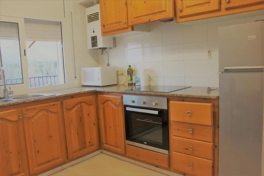 Llança Apartament Amb Terrassa I Parking דירה