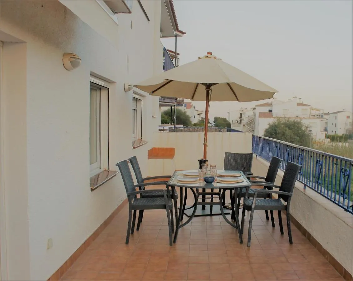 Llança Apartament Amb Terrassa I Parking 0*,